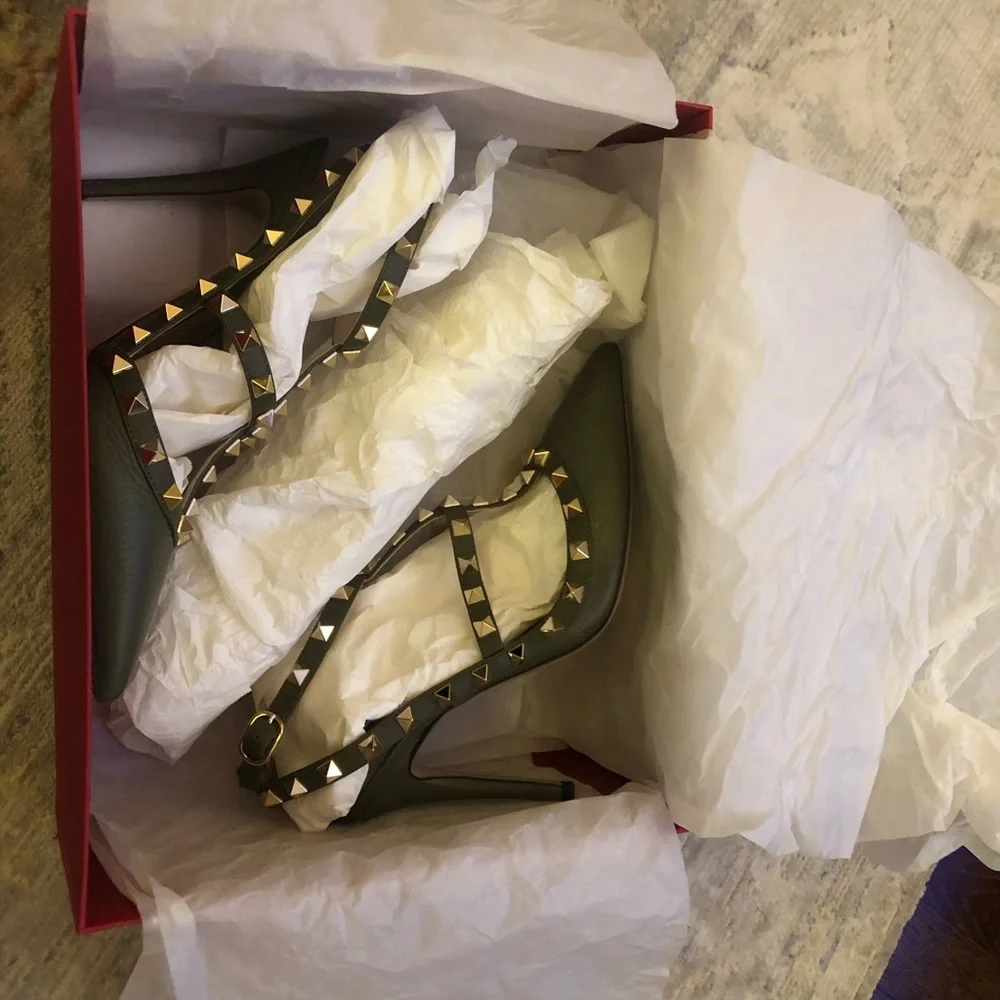 COPY - Valentino rockstud - Picture 7 of 11